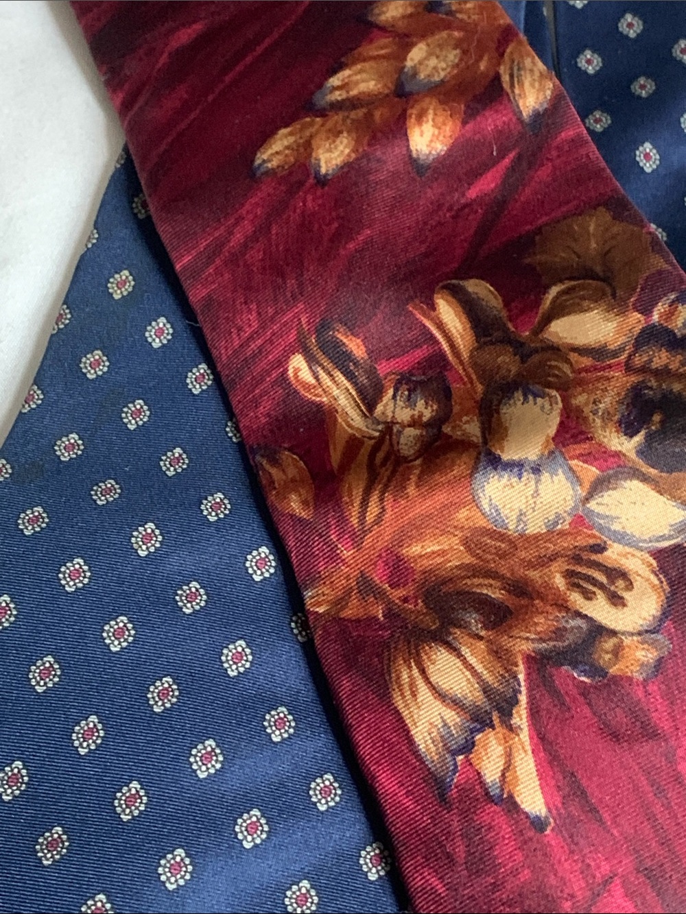 Dior Men's Silk Tie Set - Burgundy Floral and Navy Medallion - Picture 4 of 6